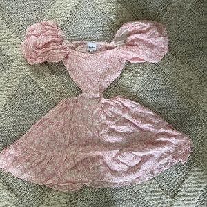 Perfect Vacation dress!! Sky To Moon brand pink and white flower cut out dress!